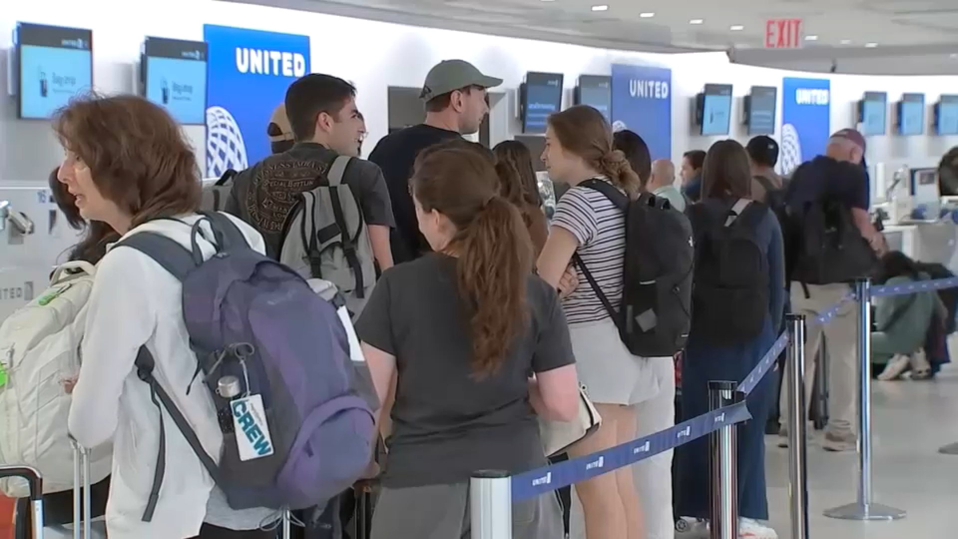 Rough start to Labor Day holiday weekend travel after ATC communications issue at Newark Airport