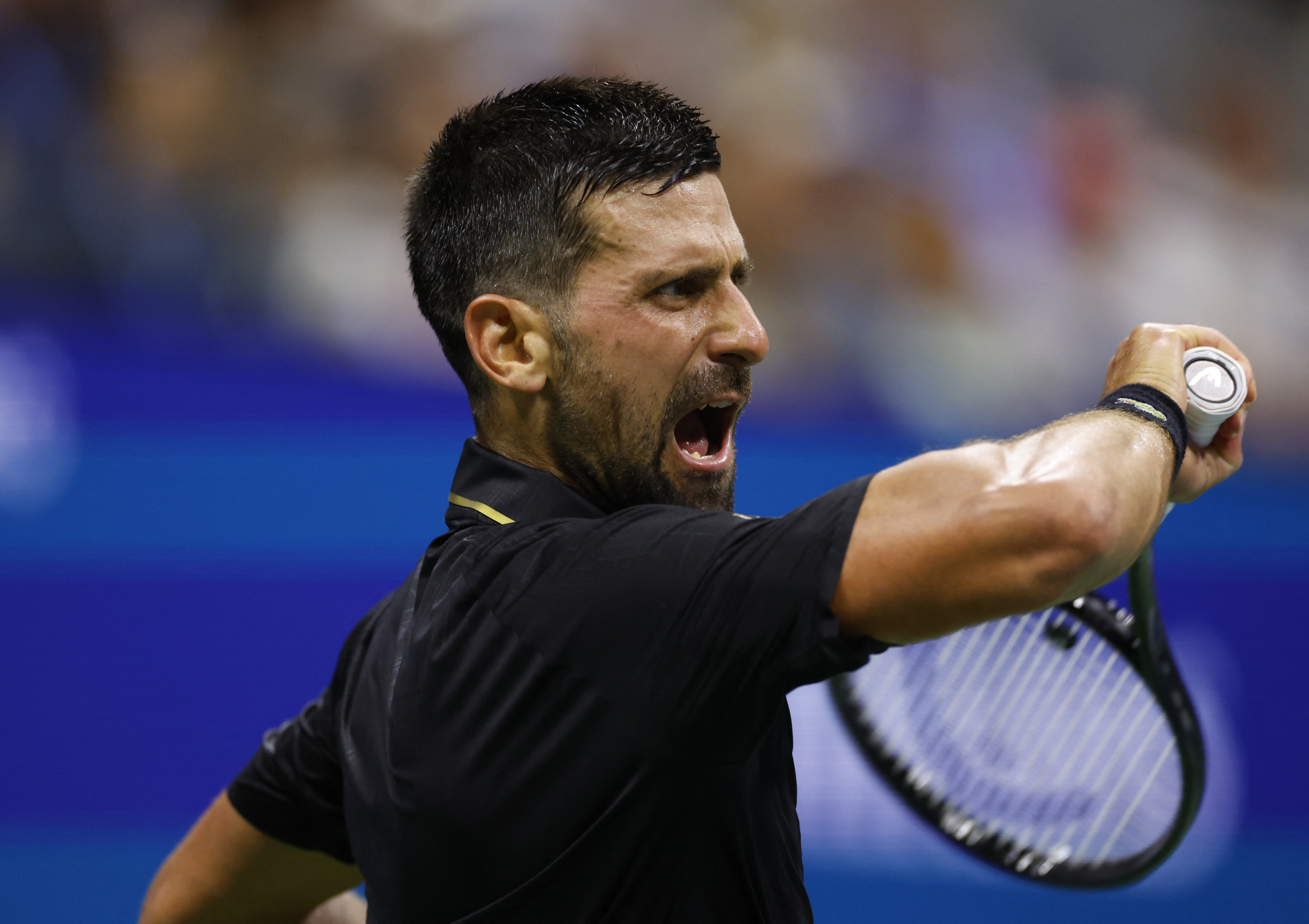  Novak Djokovic battles to win first round match at US Open