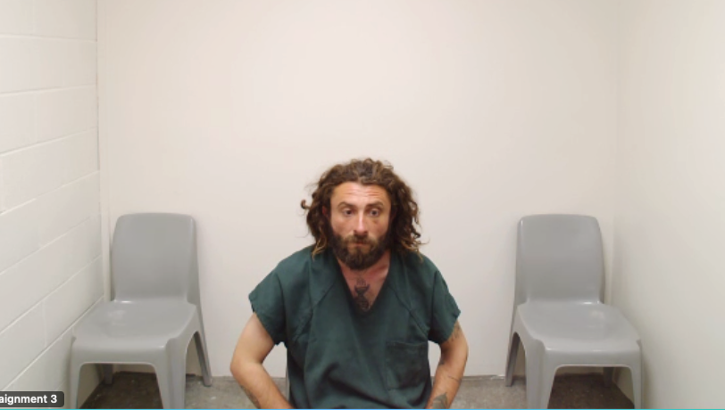 Man accused of stealing beer, cigarettes arrested after allegedly spitting on police