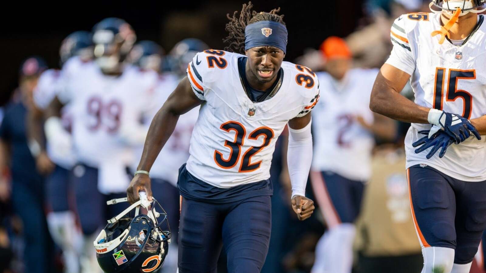 Bears DB Terell Smith carted off with knee injury
