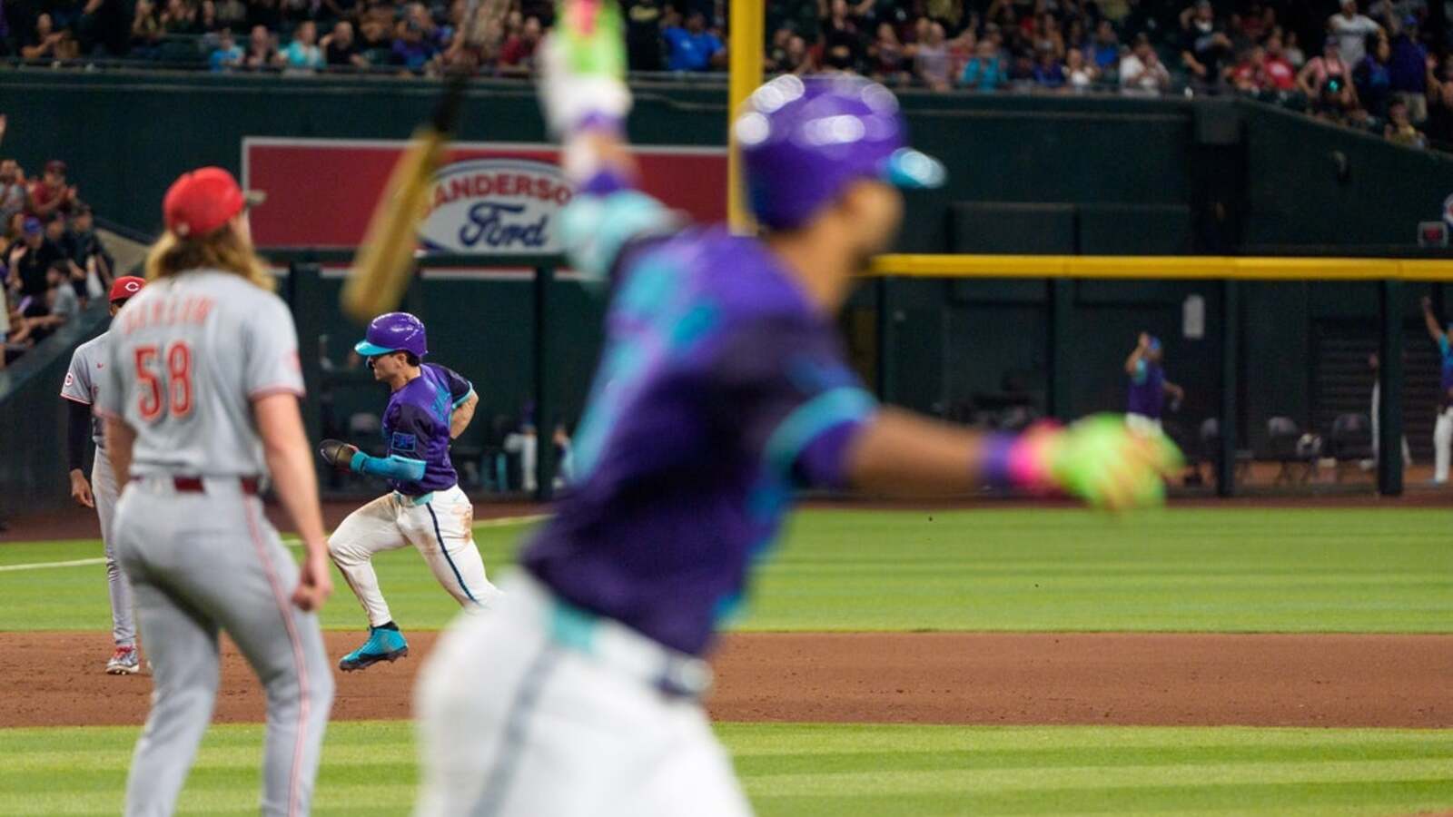 Diamondbacks beat Reds on Lourdes Gurriel Jr.’s walk-off single in 11th