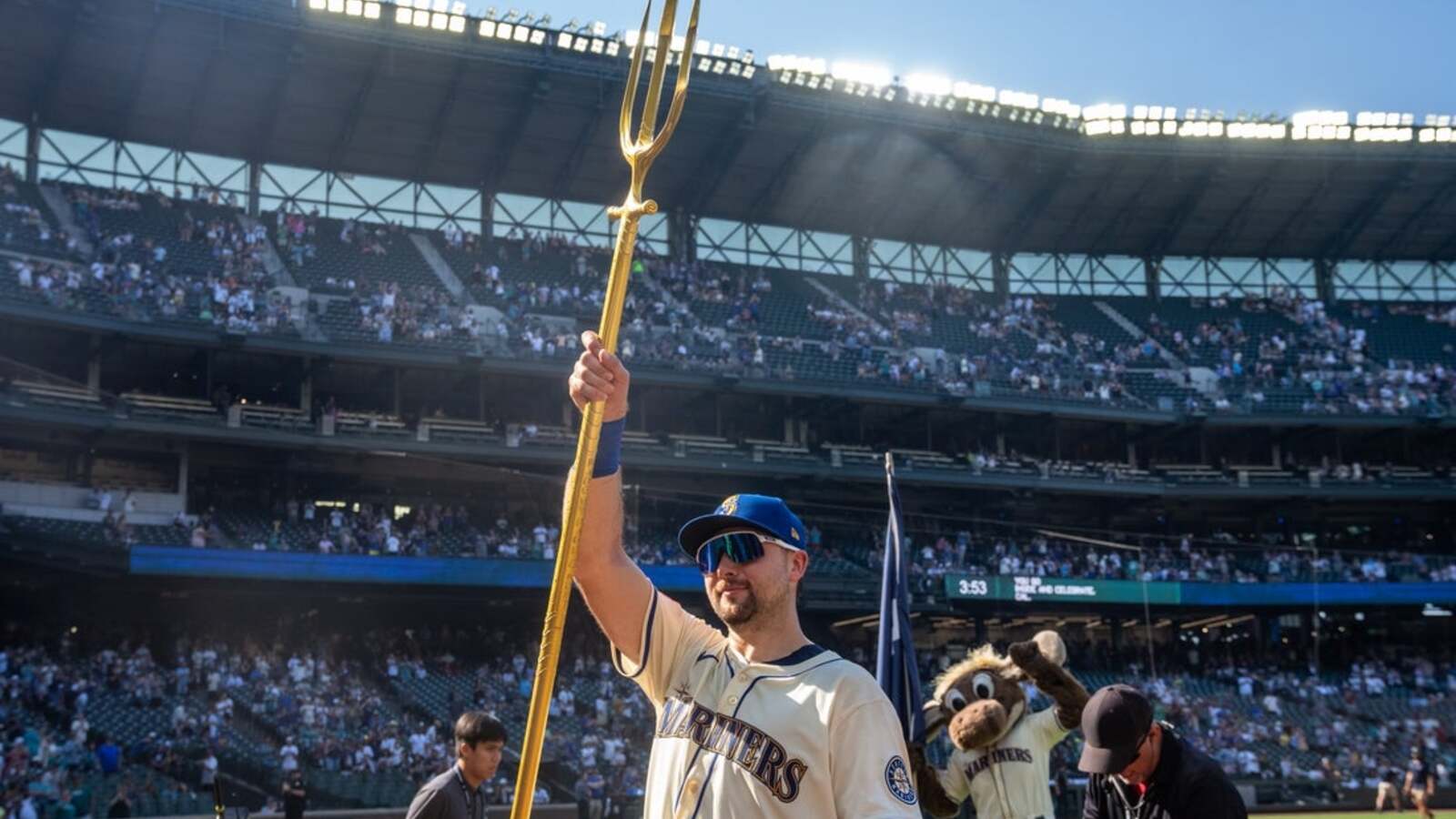 MLB roundup: Catcher Cal Raleigh smashes records as Mariners crush A’s