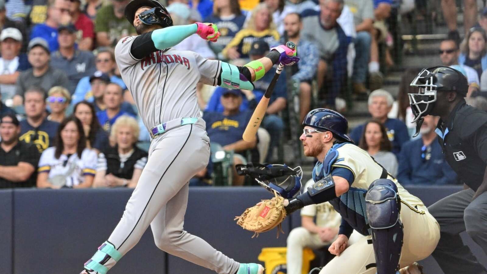 Bottom-third of order slugs Diamondbacks past Brewers