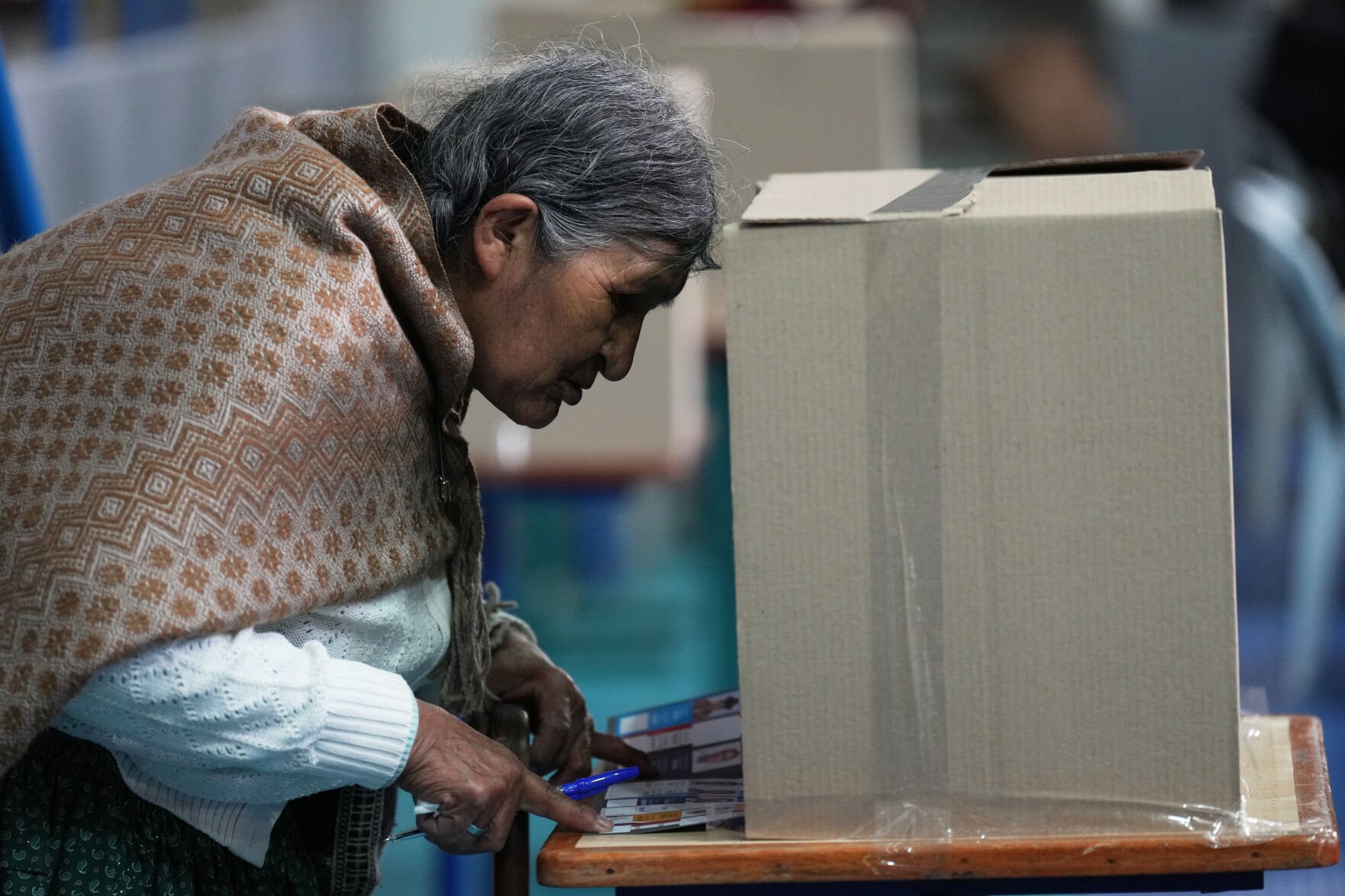  Bolivia’s presidential vote headed for first-ever runoff between centrist, right-wing candidates