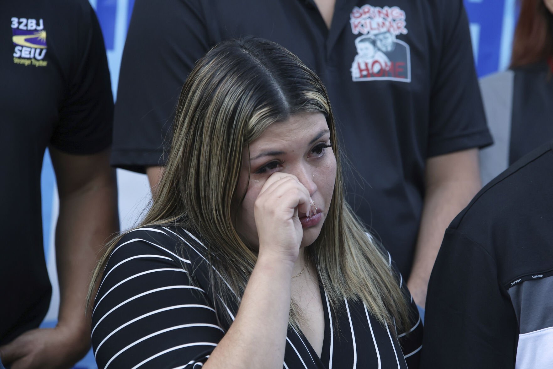  Kilmar Abrego Garcia surrenders to ICE in Baltimore, faces possible deportation to Uganda