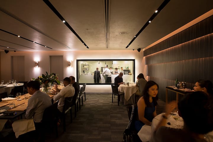  Singapore’s Michelin-Starred Restaurants Struggle: Closures Amid New Rising Costs and Economic Pressures