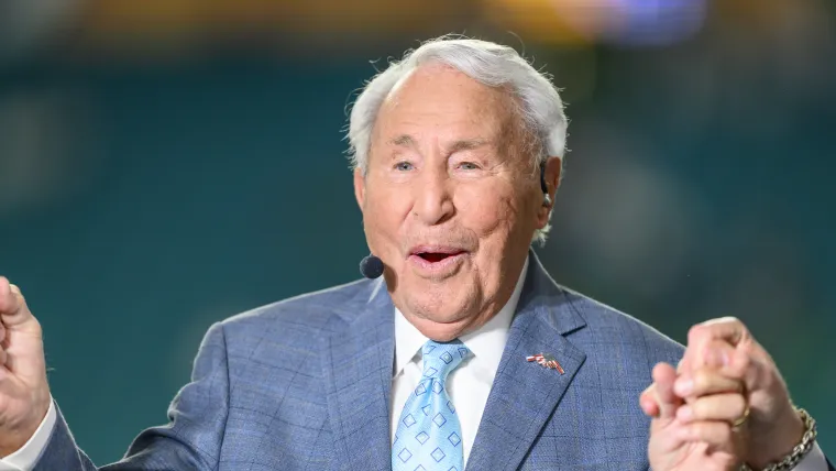 Southwest Airlines crew pays tribute to Lee Corso before ESPN farewell