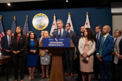  Gov. Gavin Newsom signs California redistricting plan bills