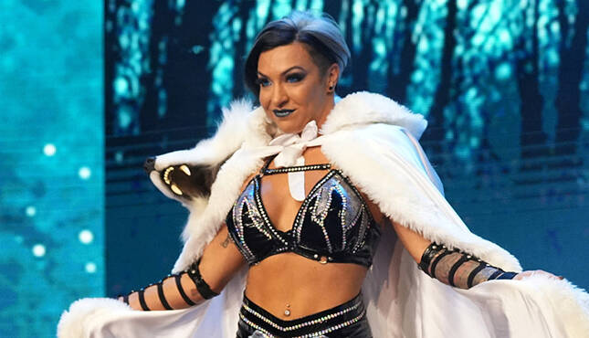 Lady Frost Says She’s Been Under AEW Contract For Years