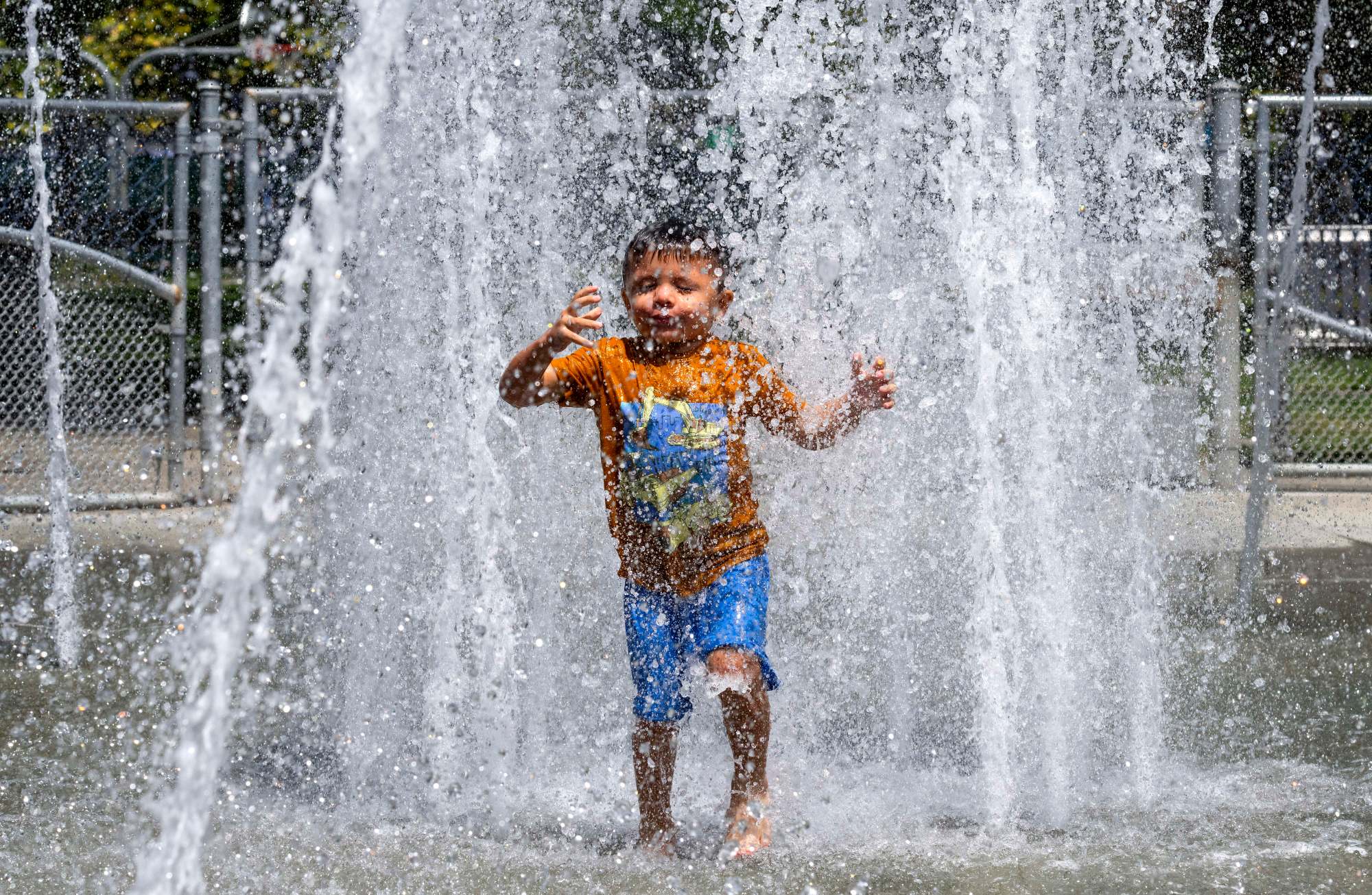 Heat wave grinds on in Southern California, heading for peak