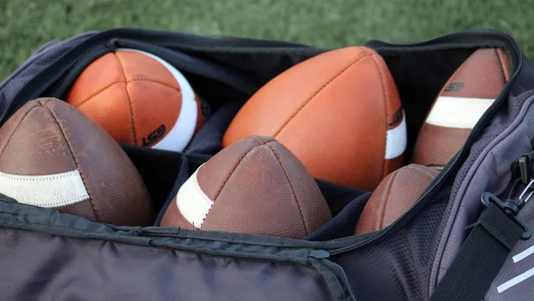 How to watch Edison (Huntington Beach) vs. Yorba Linda in California high school football