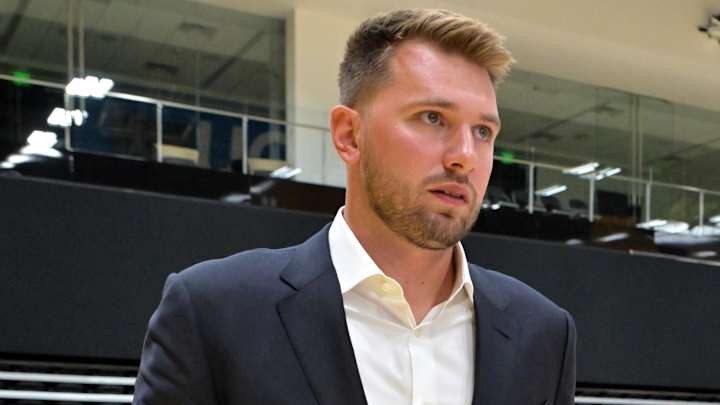 Lakers Notes: Major Trade Update, LeBron James Retirement Update, Luka Doncic Forces Rival Coach to Quit