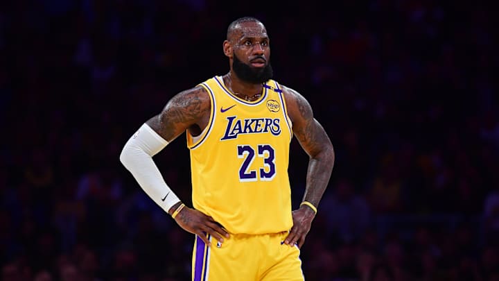Lakers Notes: LA Free Agent Signs, LeBron James Replacement Ideas, Trade Idea With The Knicks
