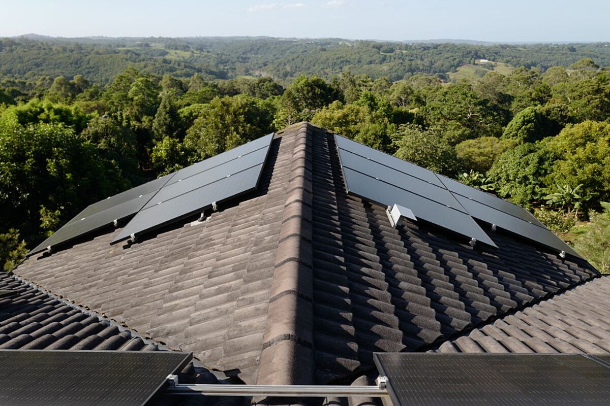 Australia’s Rooftop Solar and Battery Installations Are Surging Despite Broader Lag in Renewables