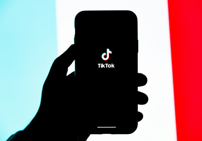  Trump approves $14 billion TikTok deal backed by Oracle and MGX, but questions linger