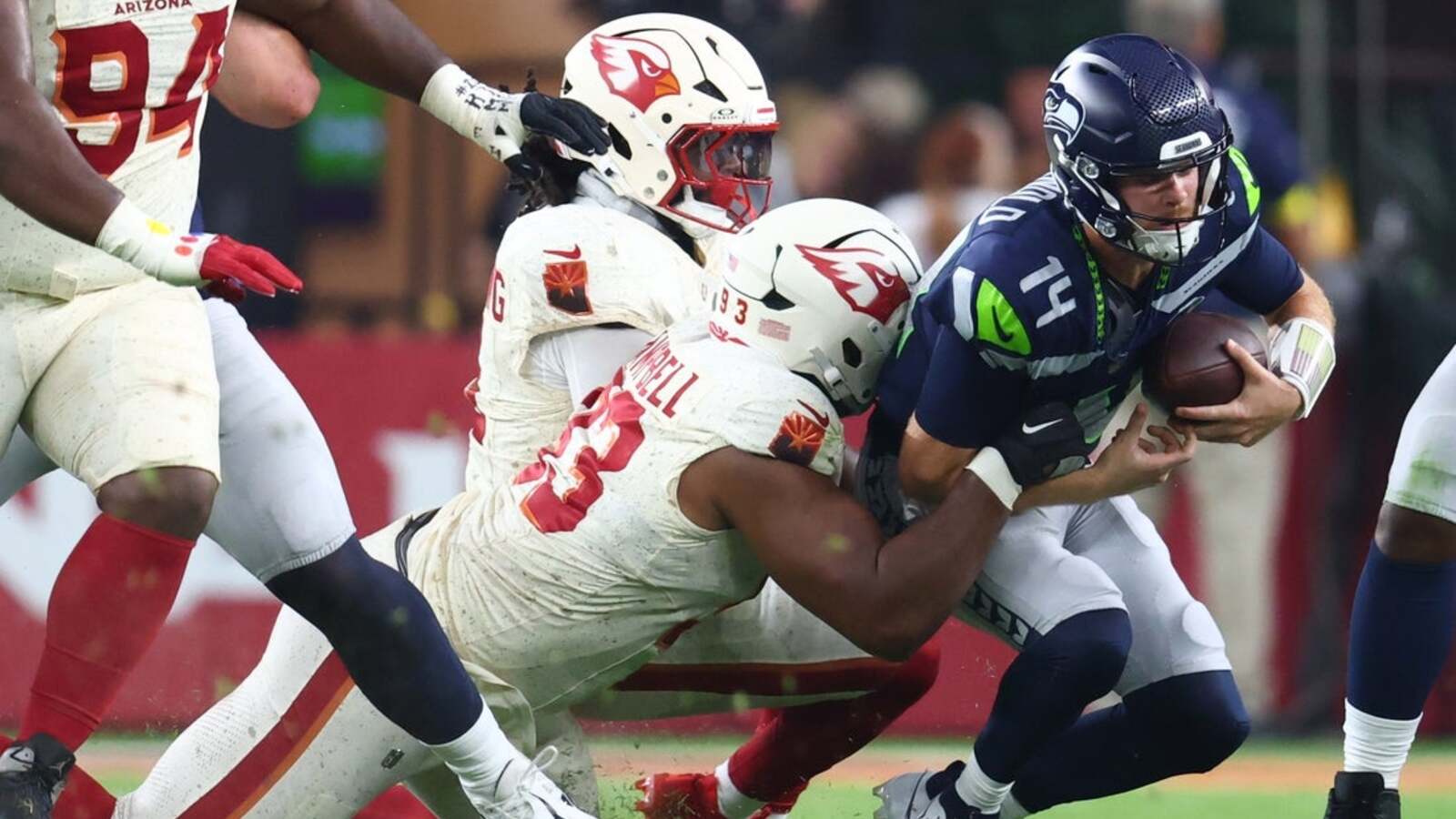 Seahawks survive Cardinals’ late rally, win on last-second FG