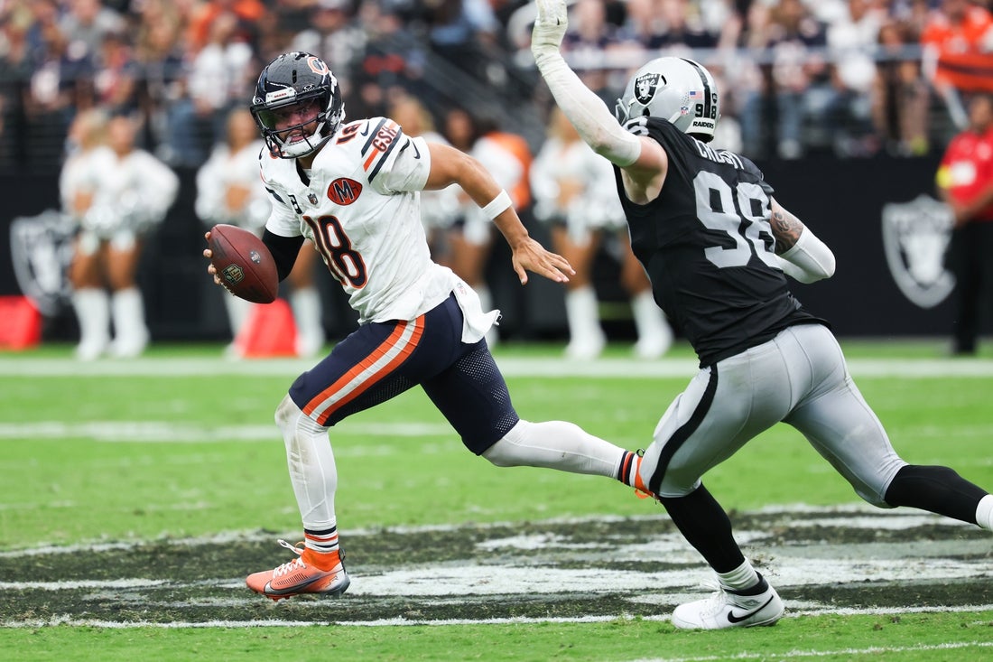 Late TD, field-goal block lift Bears past Raiders