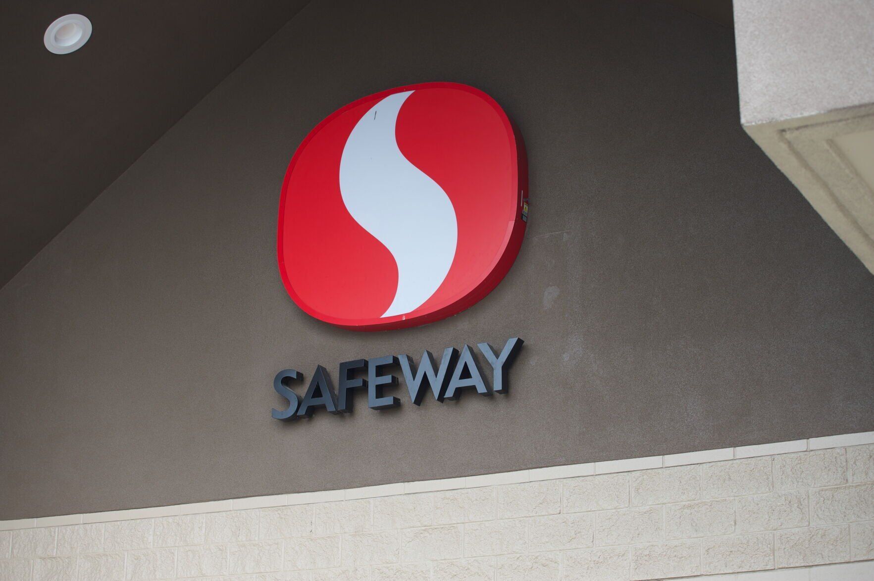 Safeway to close 2 stores in Colorado Springs, 10 in state