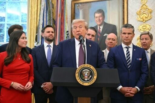  Trump says 11 dead in US strike on drug-carrying boat from Venezuela