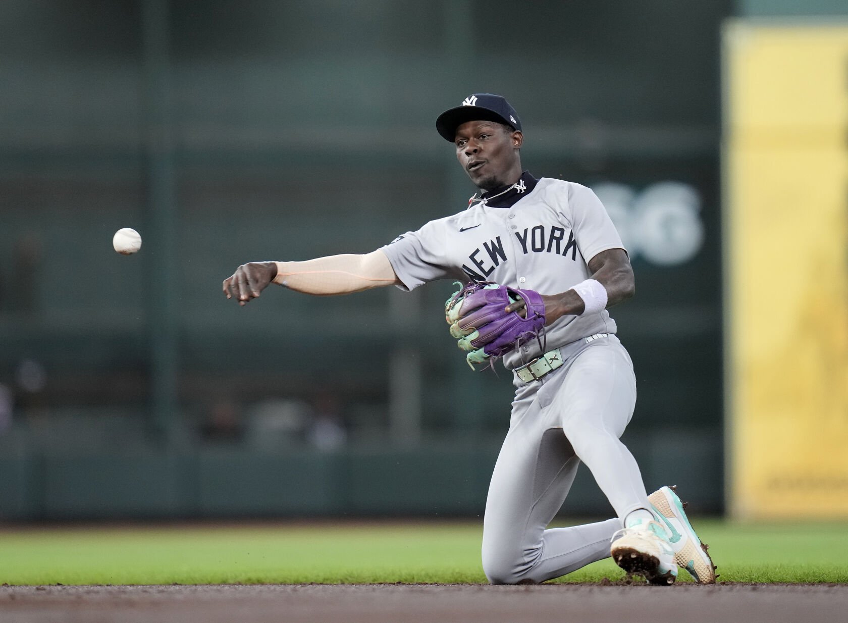 Yankees’ Jazz Chisholm Jr. exits game against Astros after bruising both knees