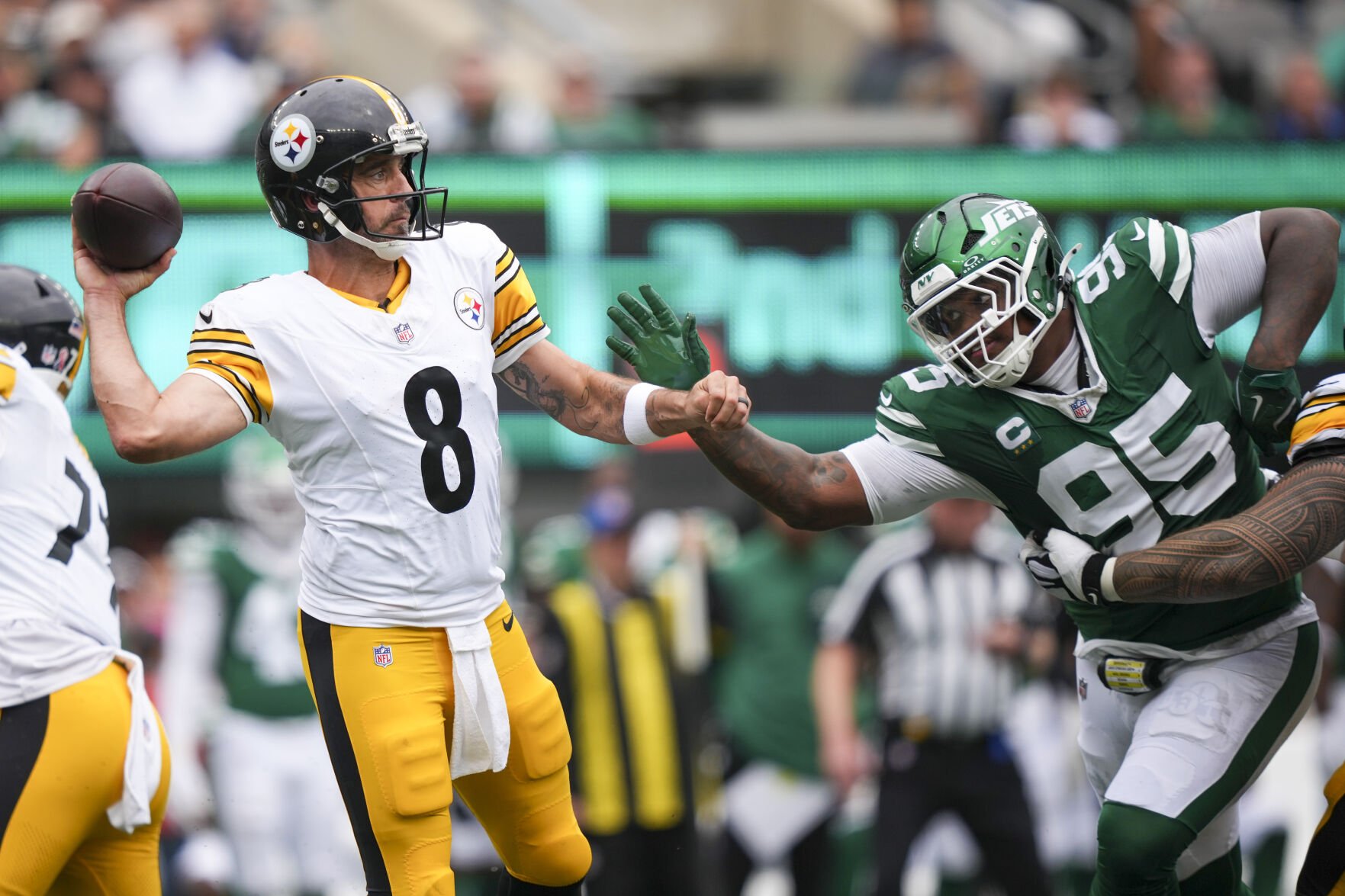 Rodgers looks right at home vs. Jets in Steelers debut