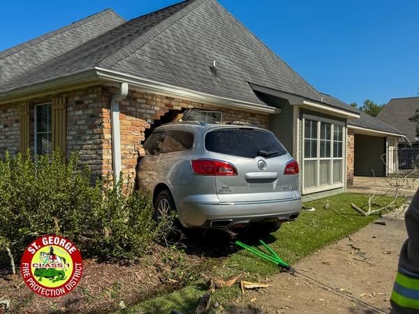 Car slams into St. George house, but driver and occupants safe