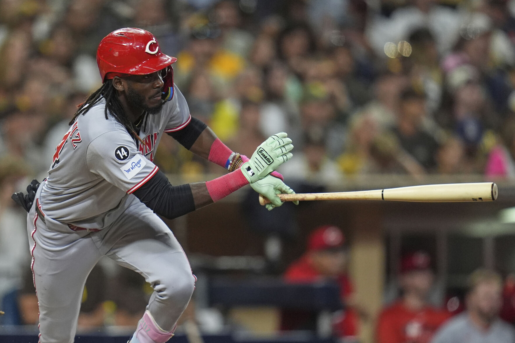 De La Cruz and Andujar lead late rally that gives the Reds a 2-1 win over the Padres