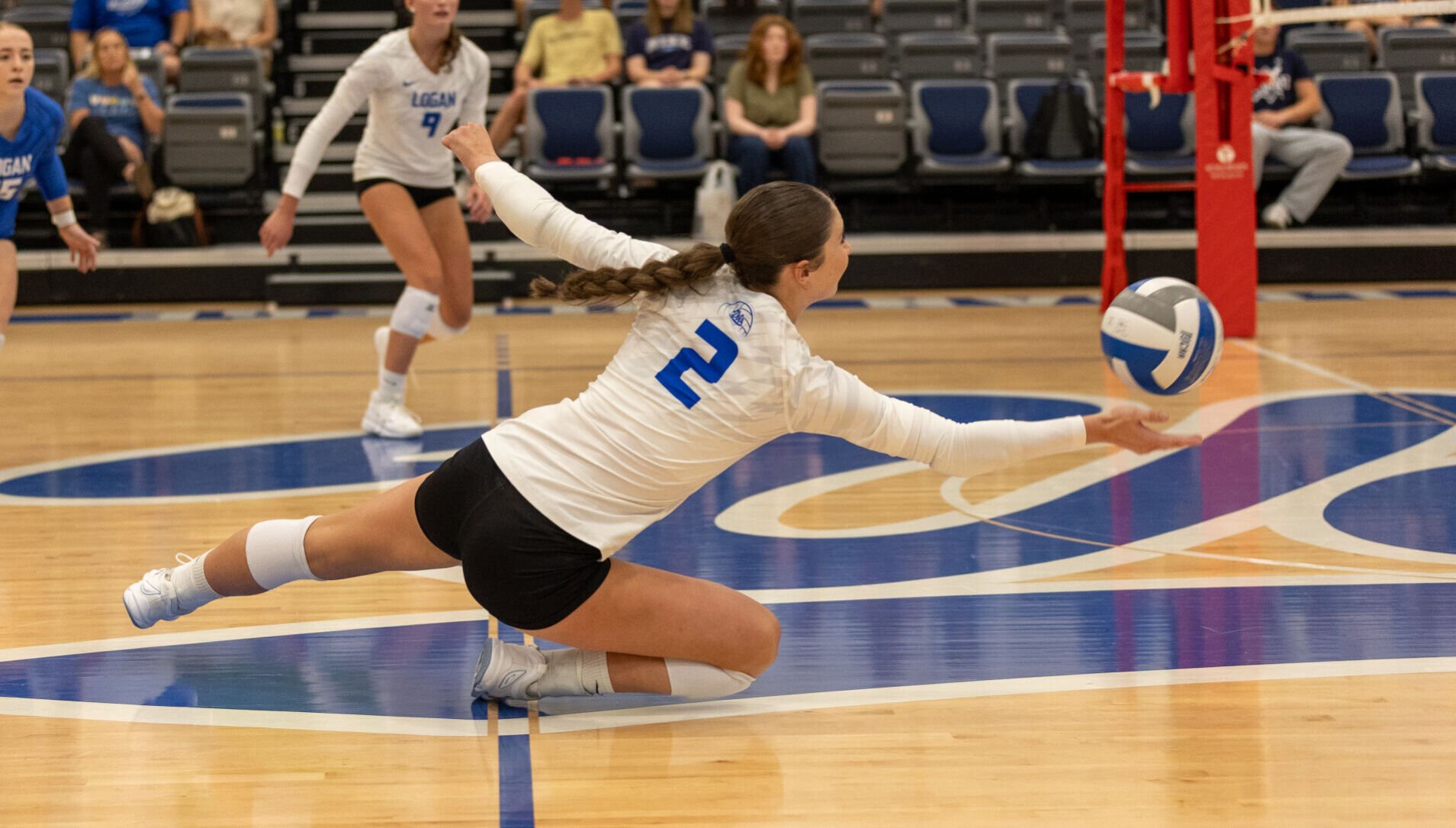 Vncennes rolls to sweep of Logan spikers