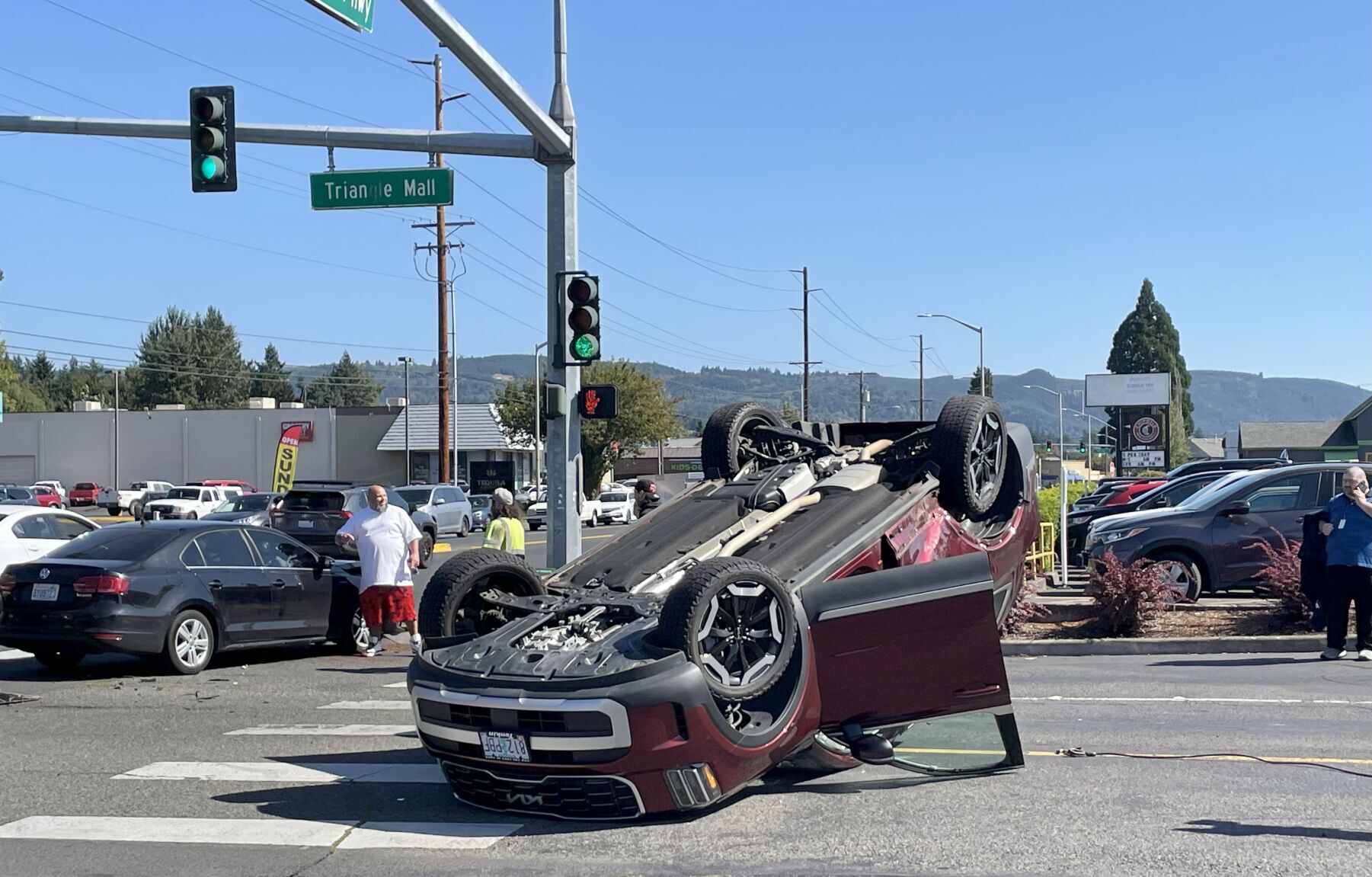 1 injured in 3-vehicle crash near Longview Triangle Center