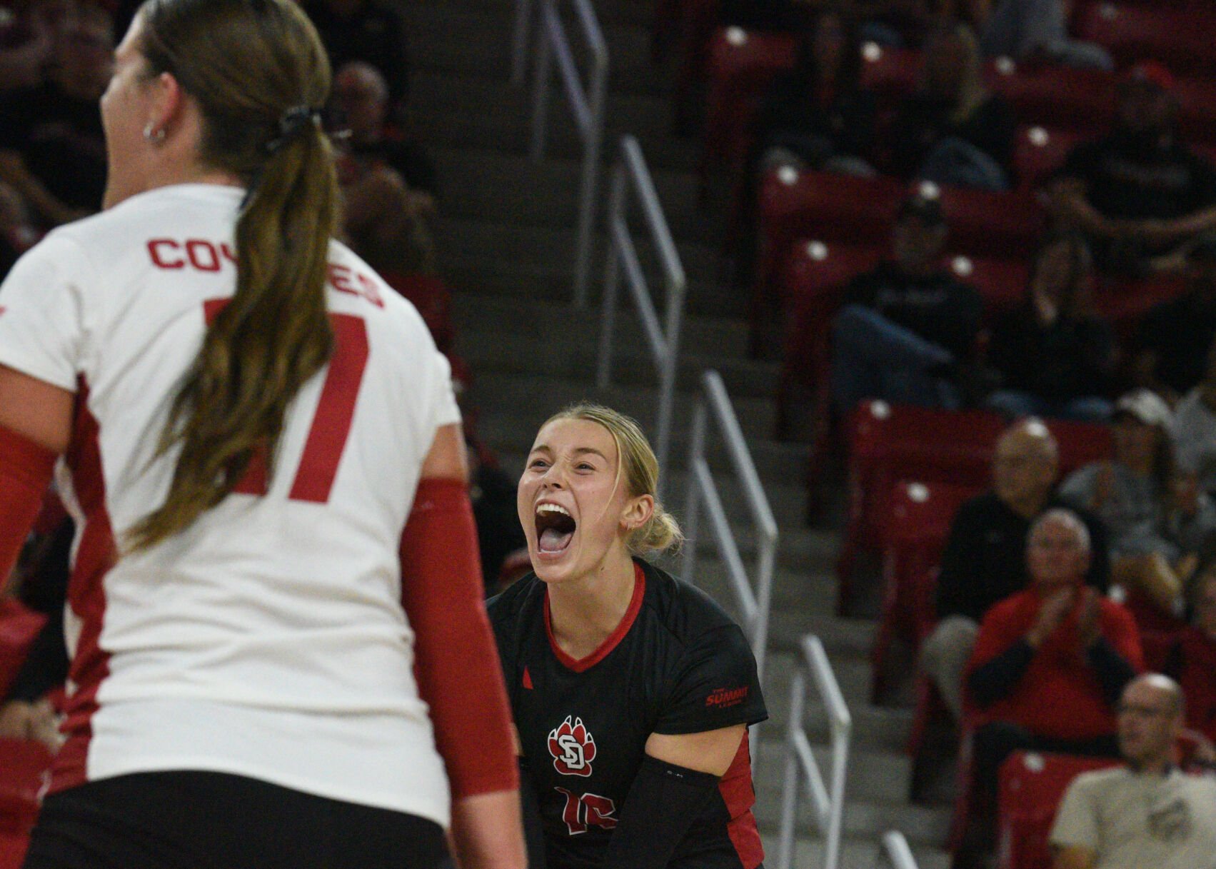 Coyotes Pummel Drake To Cap Off South Dakota Classic