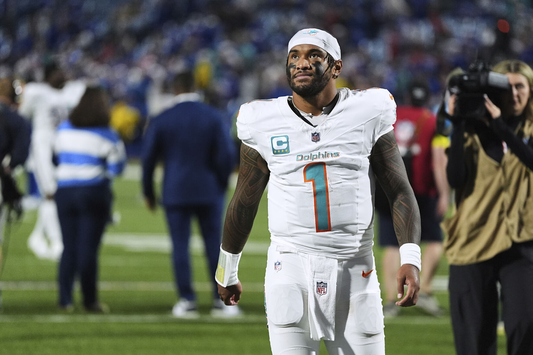 Jets and Dolphins meet on Monday night, each looking to avoid 0-4 start