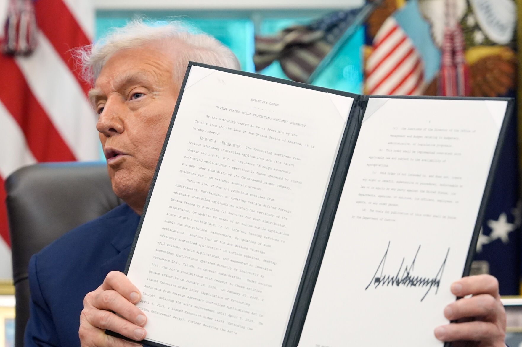  Trump signs executive order supporting proposed deal to put TikTok under US ownership