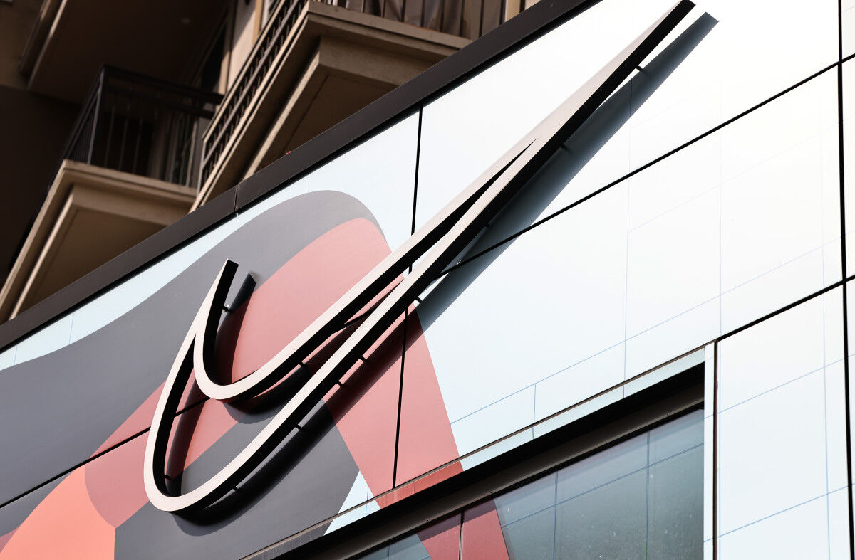 Nike’s ‘Gorgeous and Vibrant’ Air Max Shoes Are 39% Off Right Now