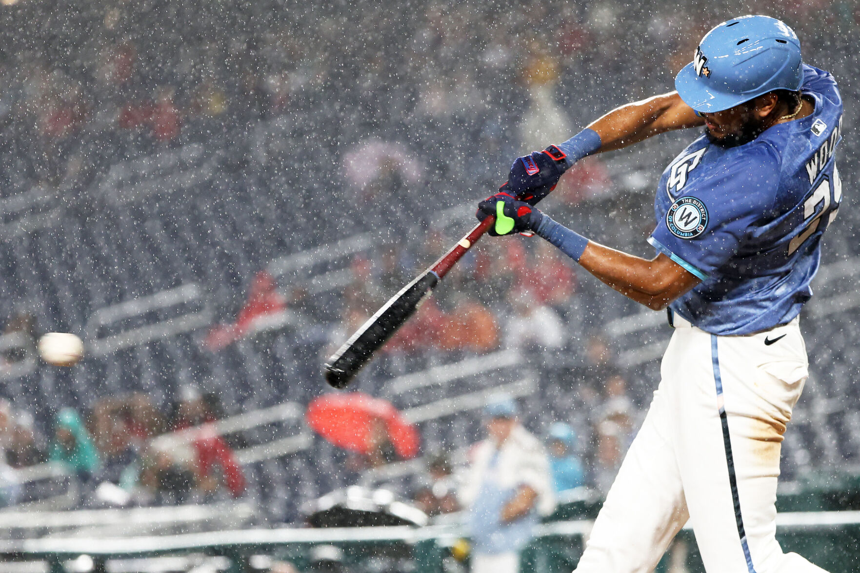 James Wood hits a tiebreaking homer as the Nationals edge the White Sox 6-5