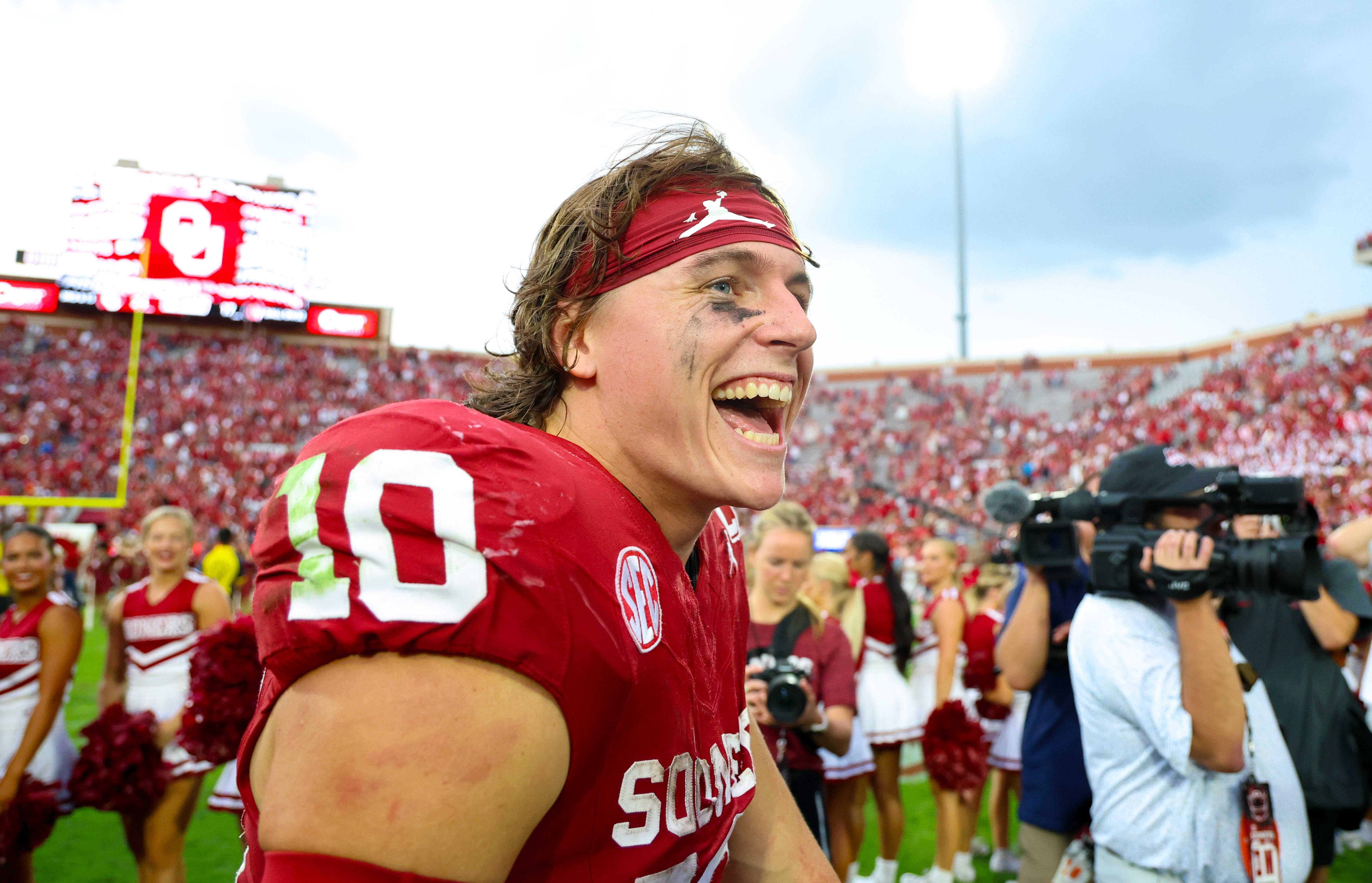 Oklahoma’s John Mateer announces that his hand surgery was a success