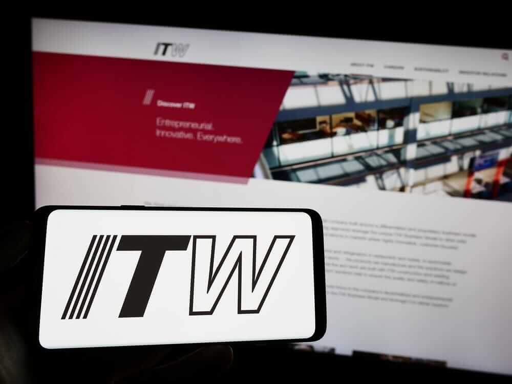  Is Illinois Tool Works Stock Underperforming the Dow?