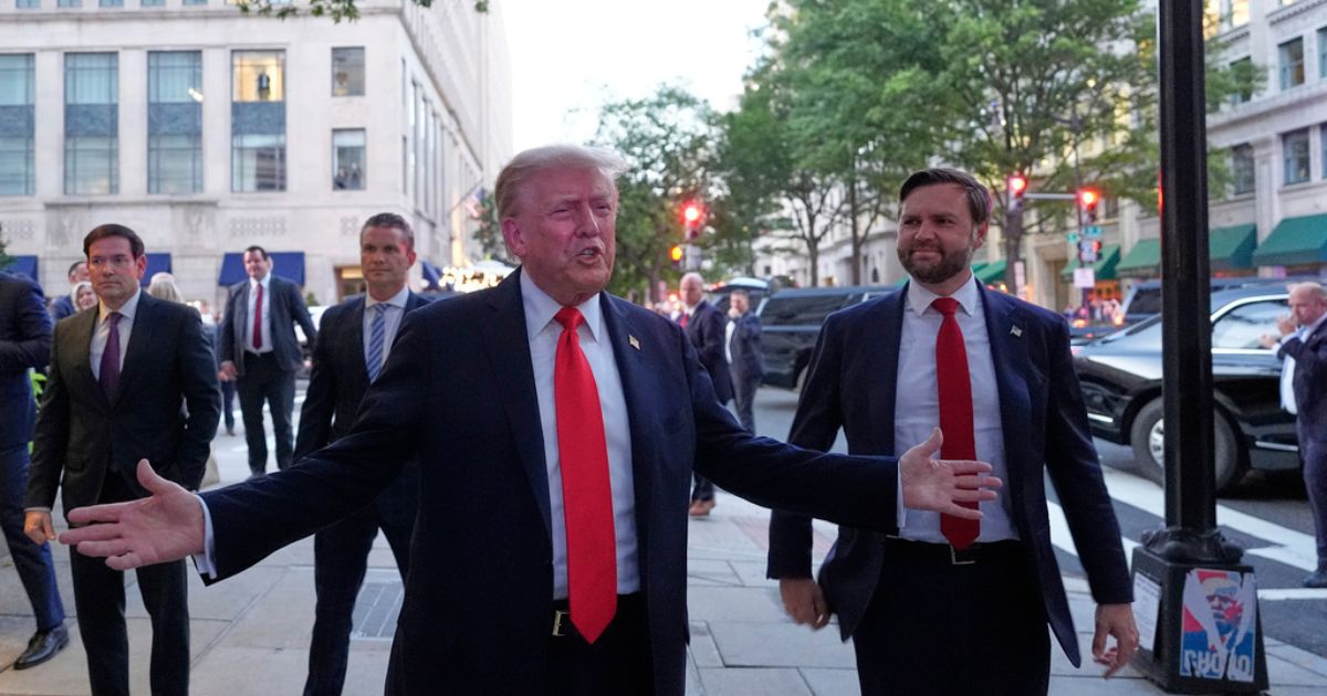 Watch: DC Streets Erupt as Trump Dines Out and Grateful Citizens Cheer, Thank Him for Saving City