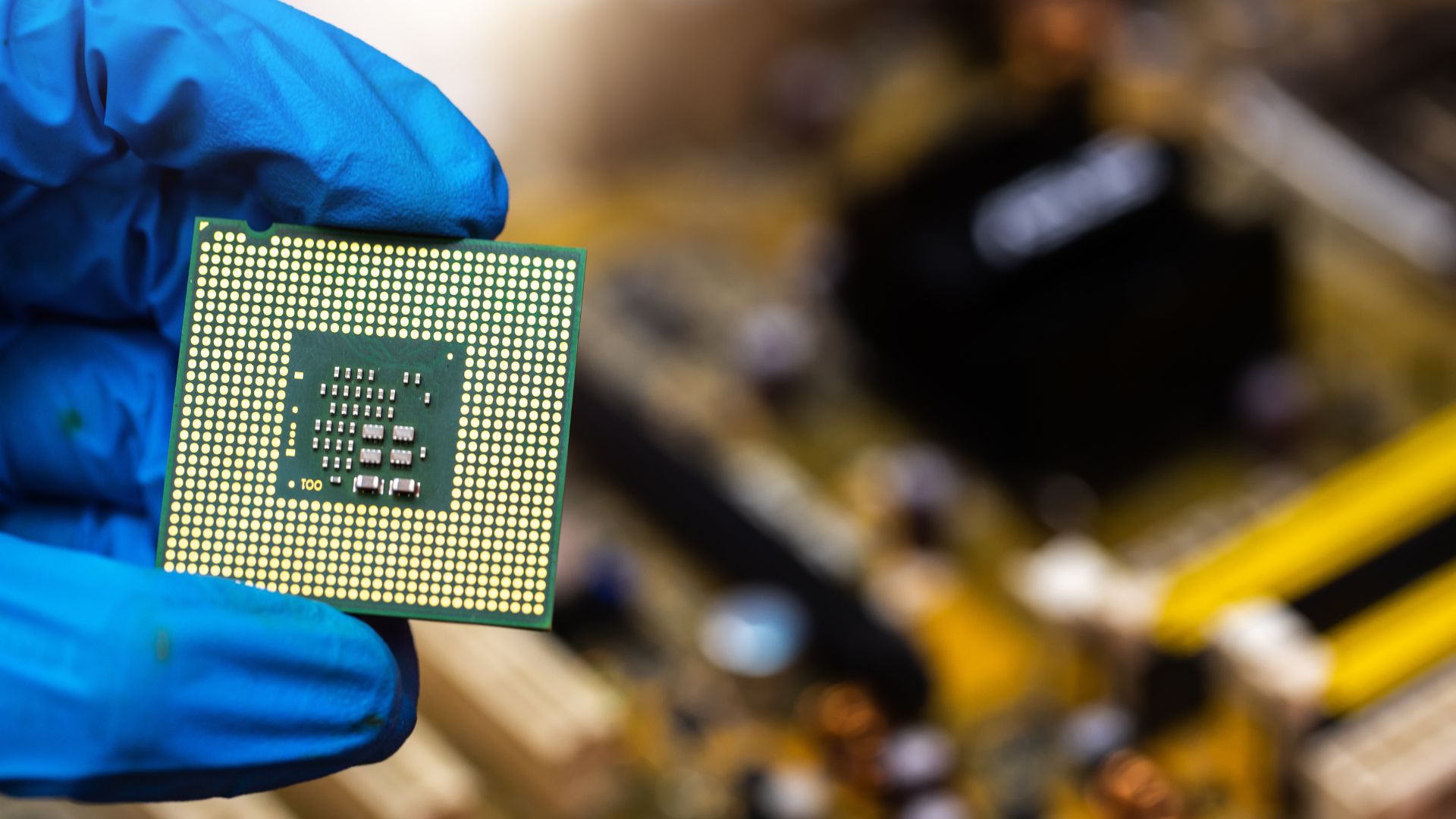  New light-based chip pushes AI tasks 100-fold while cutting electricity use