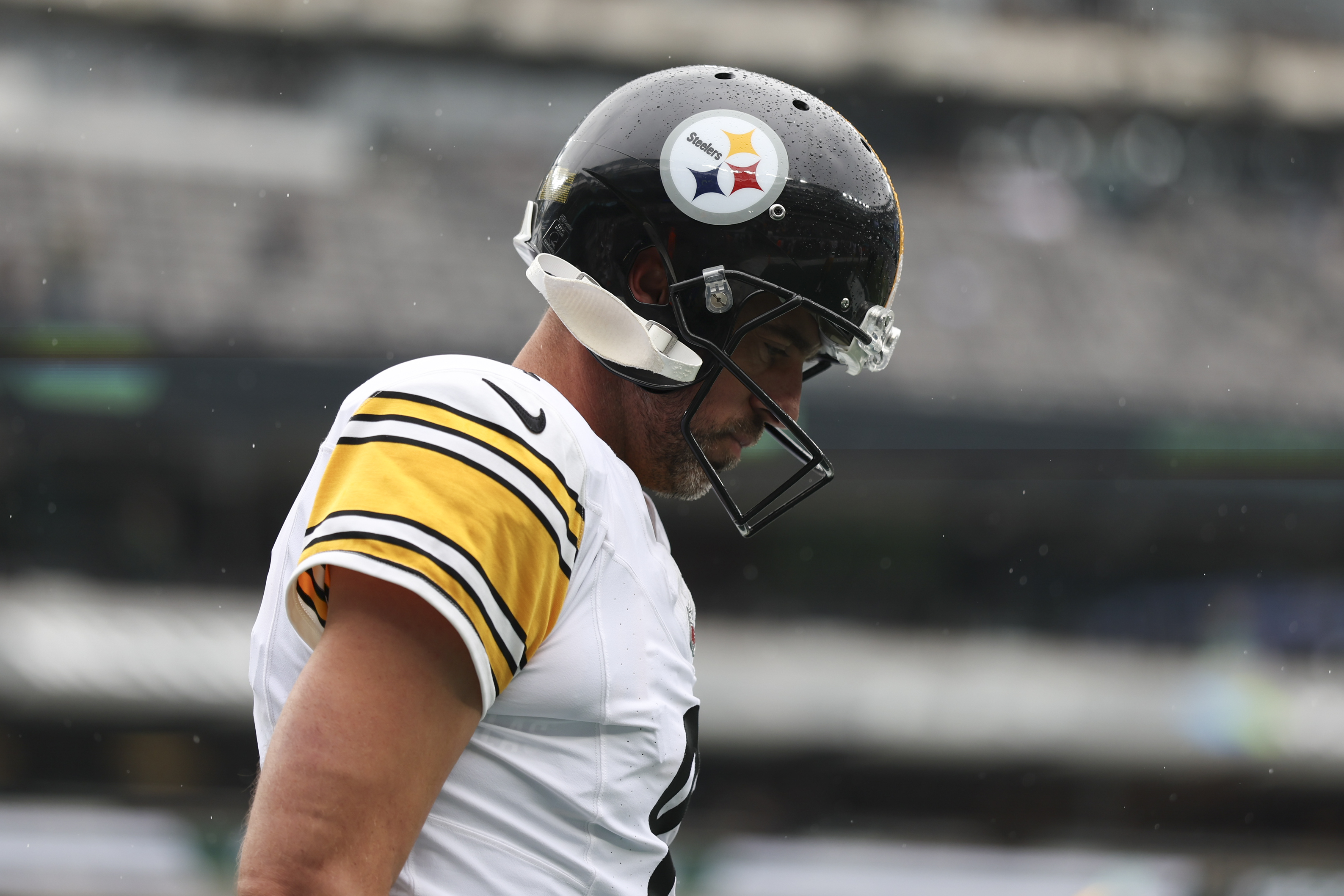 Former NFL Coach Doesn’t Hold Back on Steelers QB Aaron Rodgers