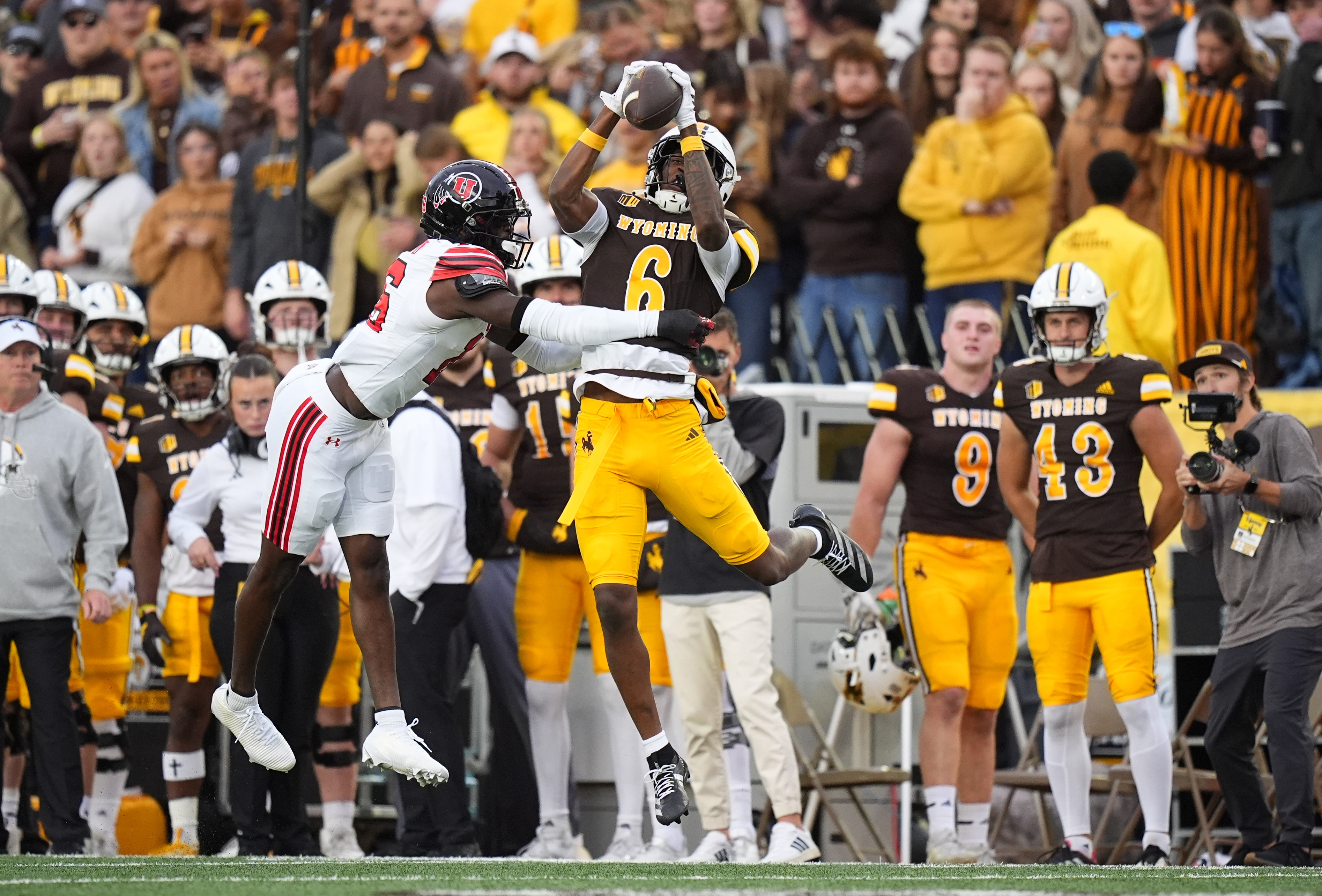 Wyoming unable to move the ball, falls to Utah 31-6