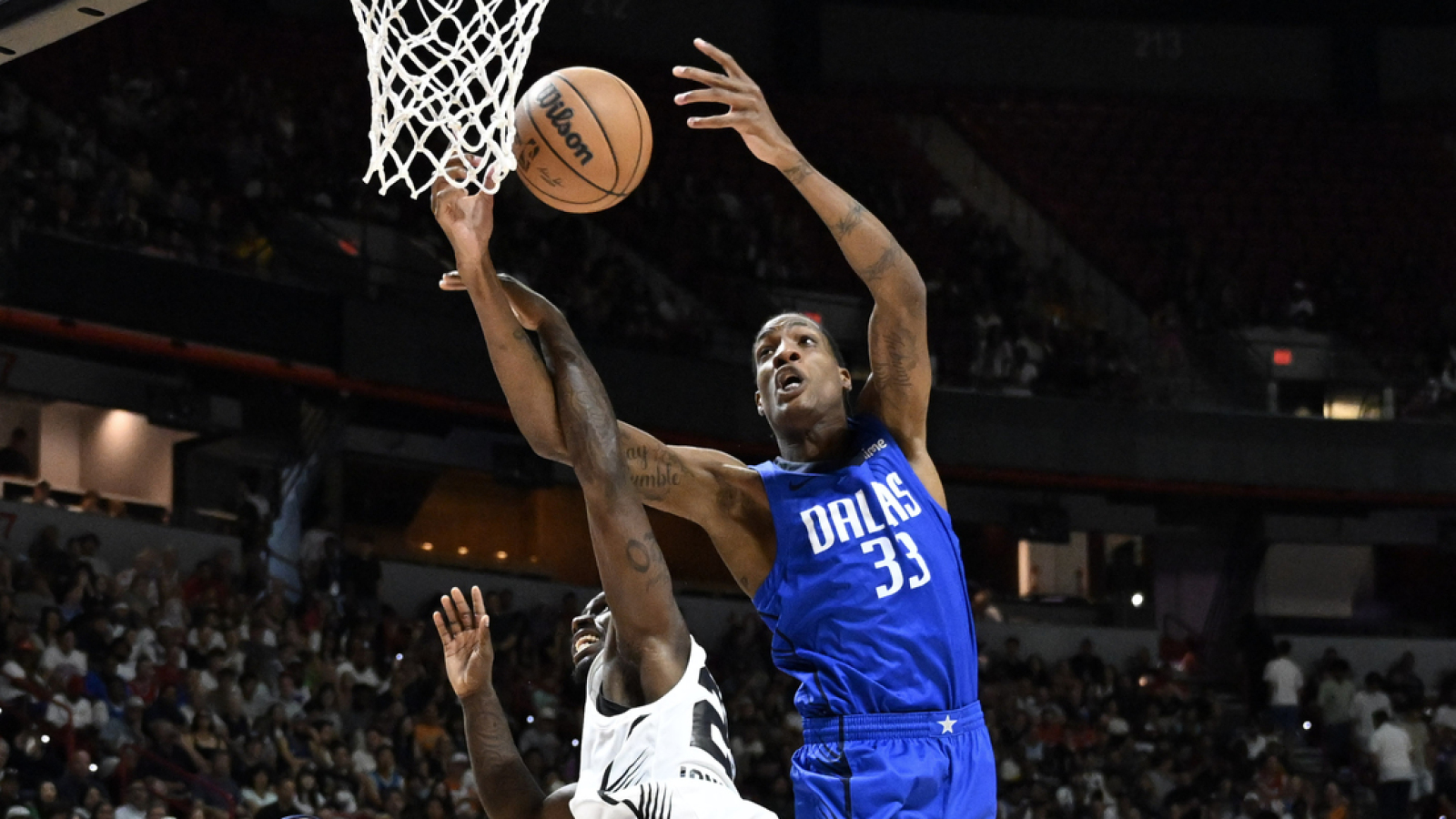 Mavericks to sign massive 7-foot-5 center