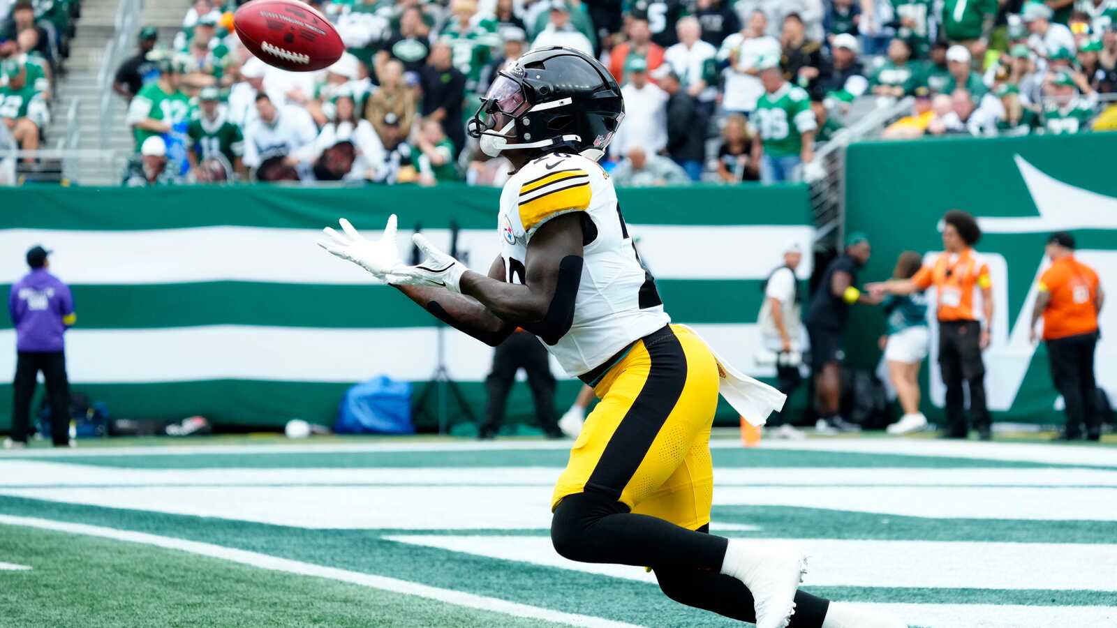 Steelers’ Kaleb Johnson Receives A Punishment From Mike Tomlin: ‘He’s Got To Earn Himself Back’