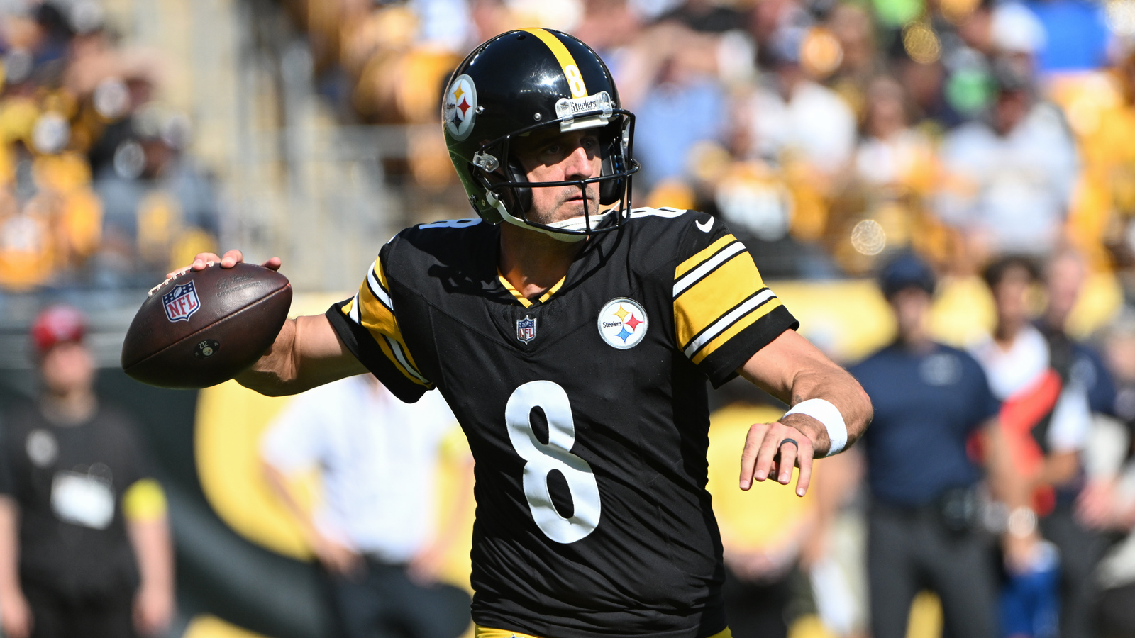 Steelers’ Aaron Rodgers Sends Strong Message To Locker Room After Embarrassing Home Loss