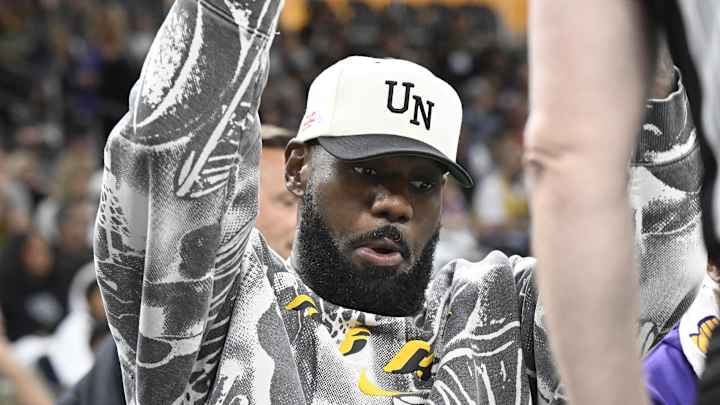 Lakers Notes: Ominous LeBron James Injury Update, LA Turned Down by Free Agent, LeBron Trade Demand?