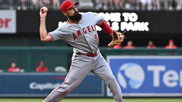 Angels Notes: Ex-Angel Suddenly Retires, Anthony Rendon Called Out, Halos Change Course on Manager Search