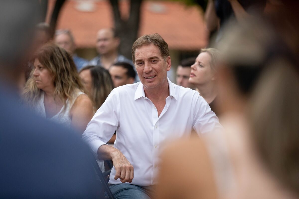  Red-Headed Milei Candidate Urges Argentines to Vote for Bald Guy