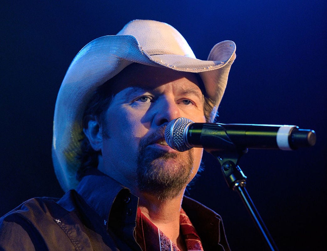  Toby Keith’s Iconic Song From 30 Years Ago Gets a New Makeover From Ella Langley