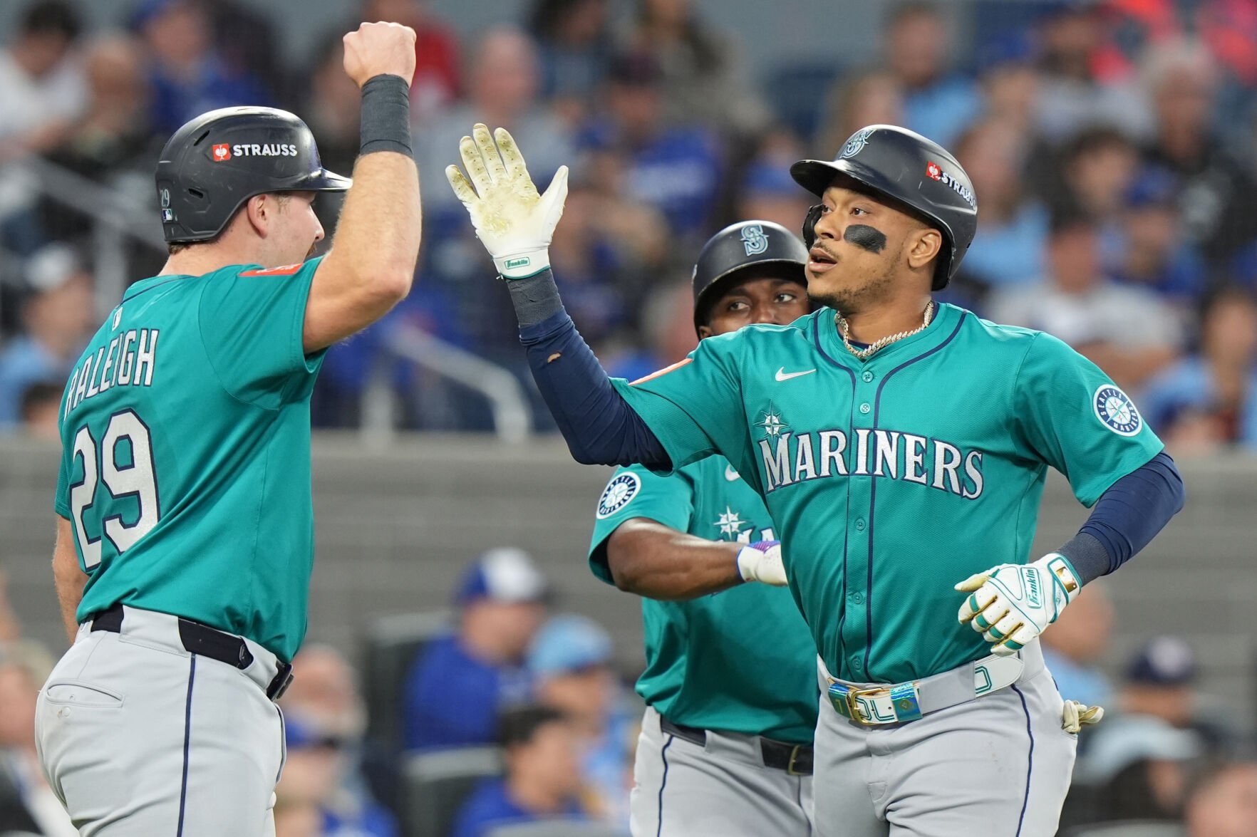 Mariners take 2-0 ALCS lead, beat Blue Jays, 10-3, as Rodríguez, Polanco and Naylor homer
