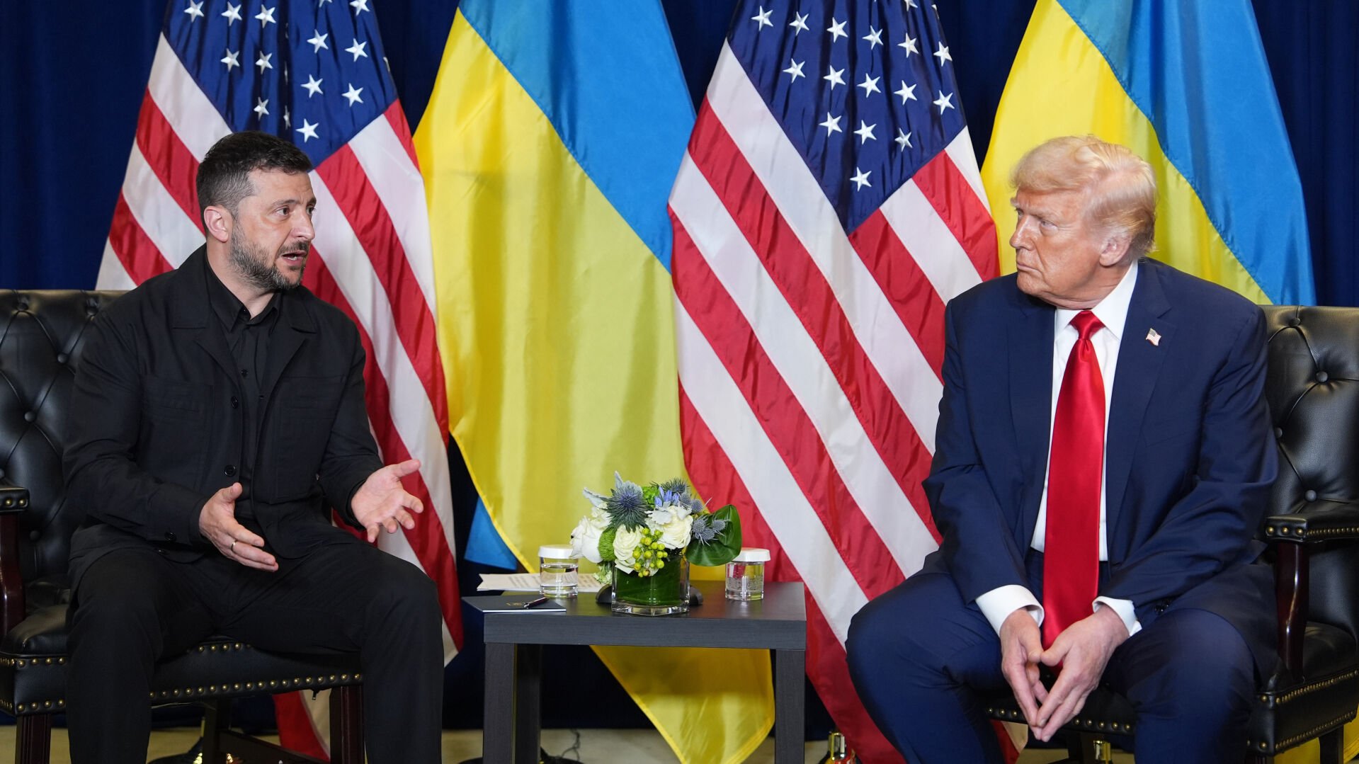  Trump tells Zelenskyy he’s reluctant to sell Ukraine Tomahawk missiles after warning Russia he might