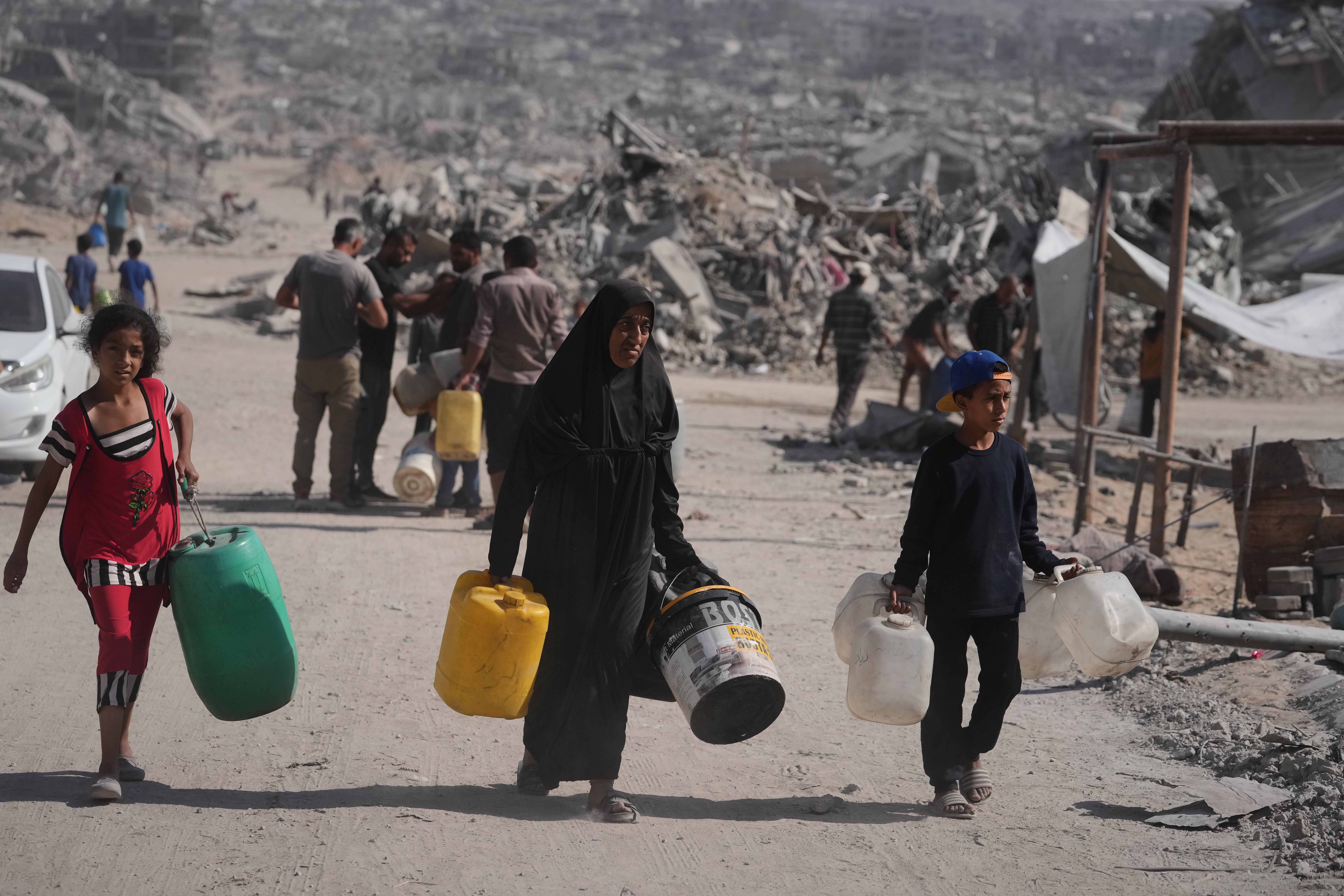  Gaza aid deliveries still facing Israeli roadblocks a week into ceasefire